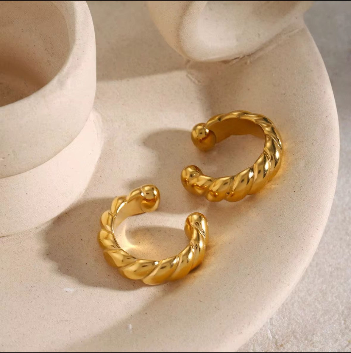 Ear cuff Twist